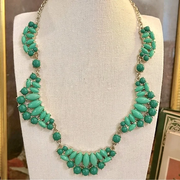 J. Crew Green Statement Collar Necklace EUC - Picture 3 of 8